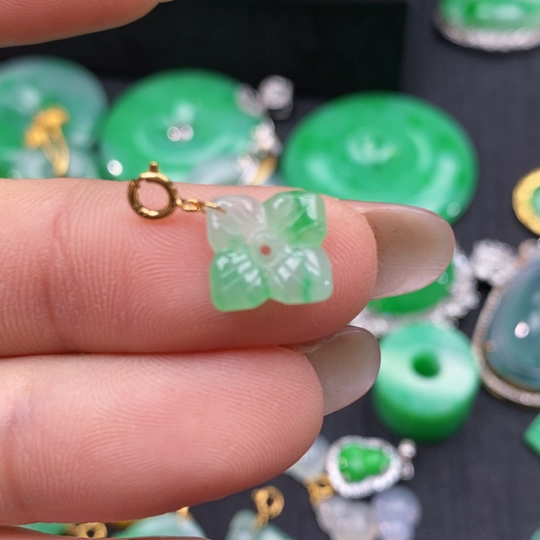 翡翠颈饰18K金镶嵌D**雨翡翠