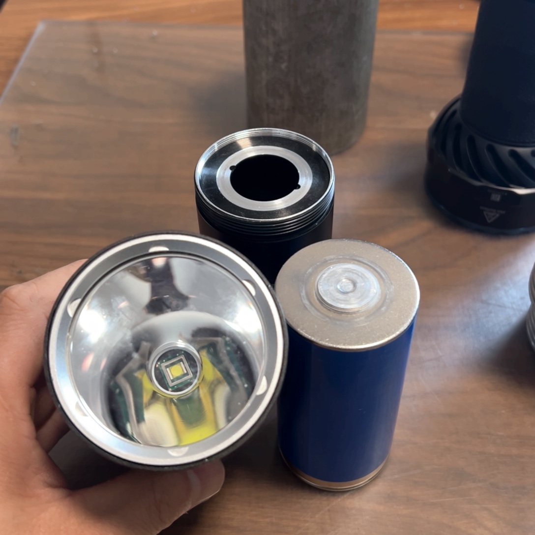 46950强光照射手电筒