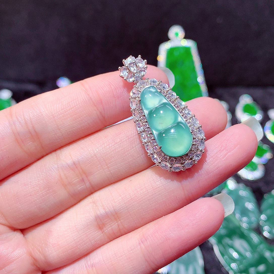 【闪购商品】翡翠吊坠(不含链)未镶嵌