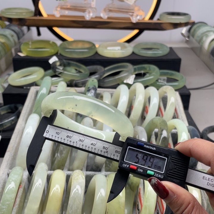 蛇纹石玉手镯未镶嵌281