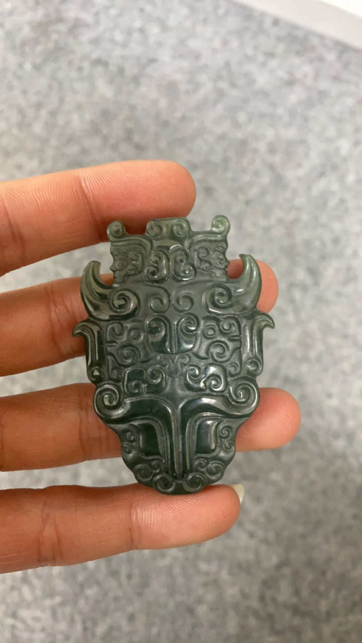 和田玉青玉兽面牌