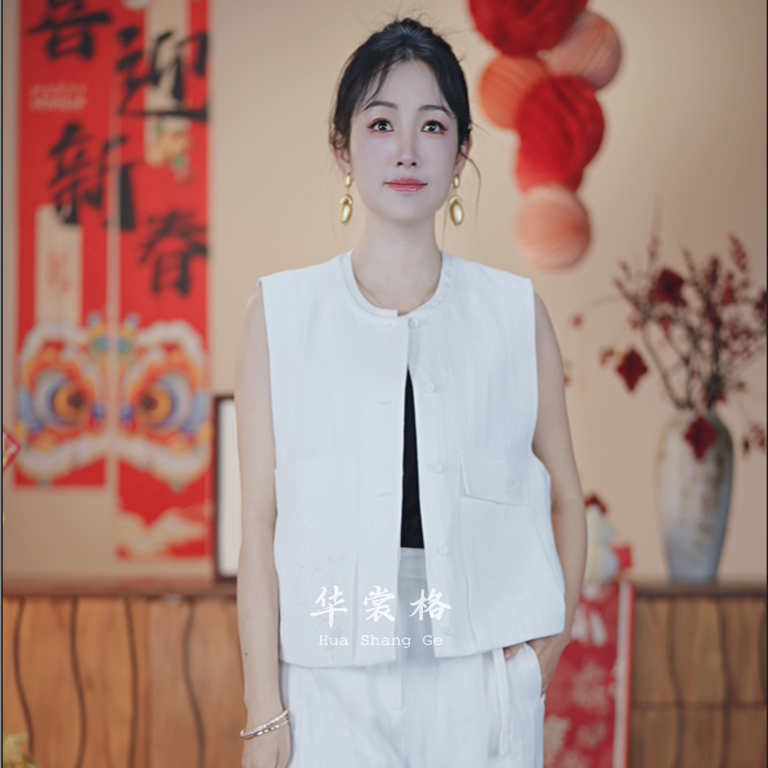 华裳格新中式钉珠刺绣设计感口袋短款圆领对襟亚麻马甲HS1417