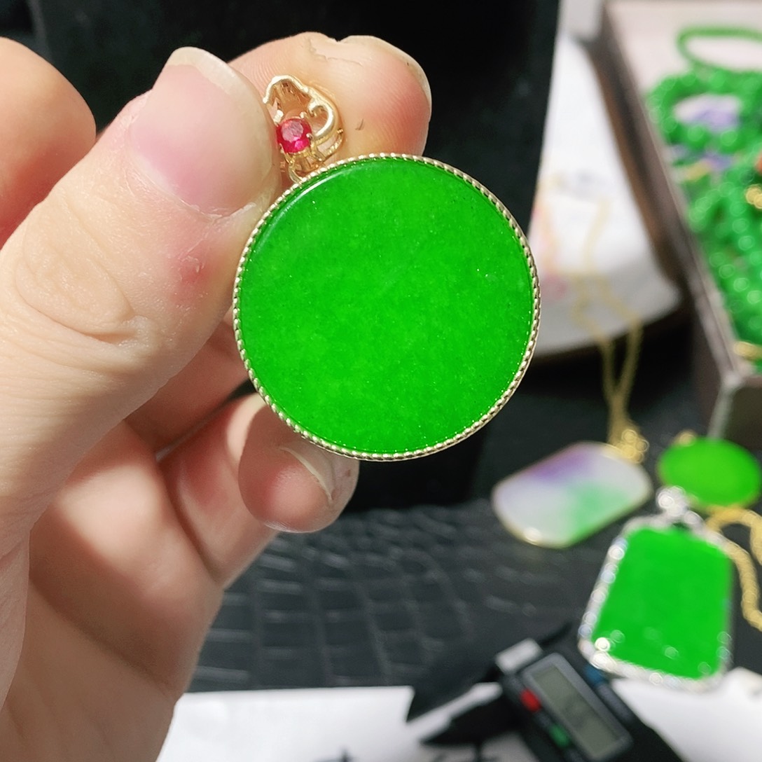 翡翠颈饰14K金镶嵌吊坠