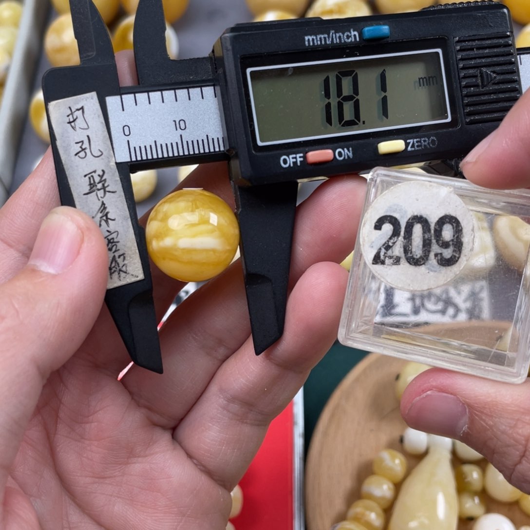 蜜蜡珠宝奇石未镶嵌