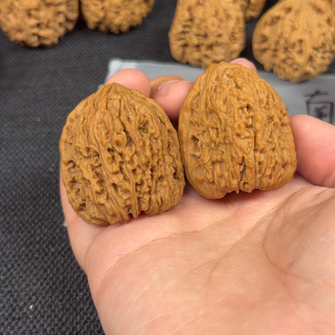 文玩核桃吊坠刘*阳核桃