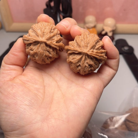 文玩核桃吊坠苹果园