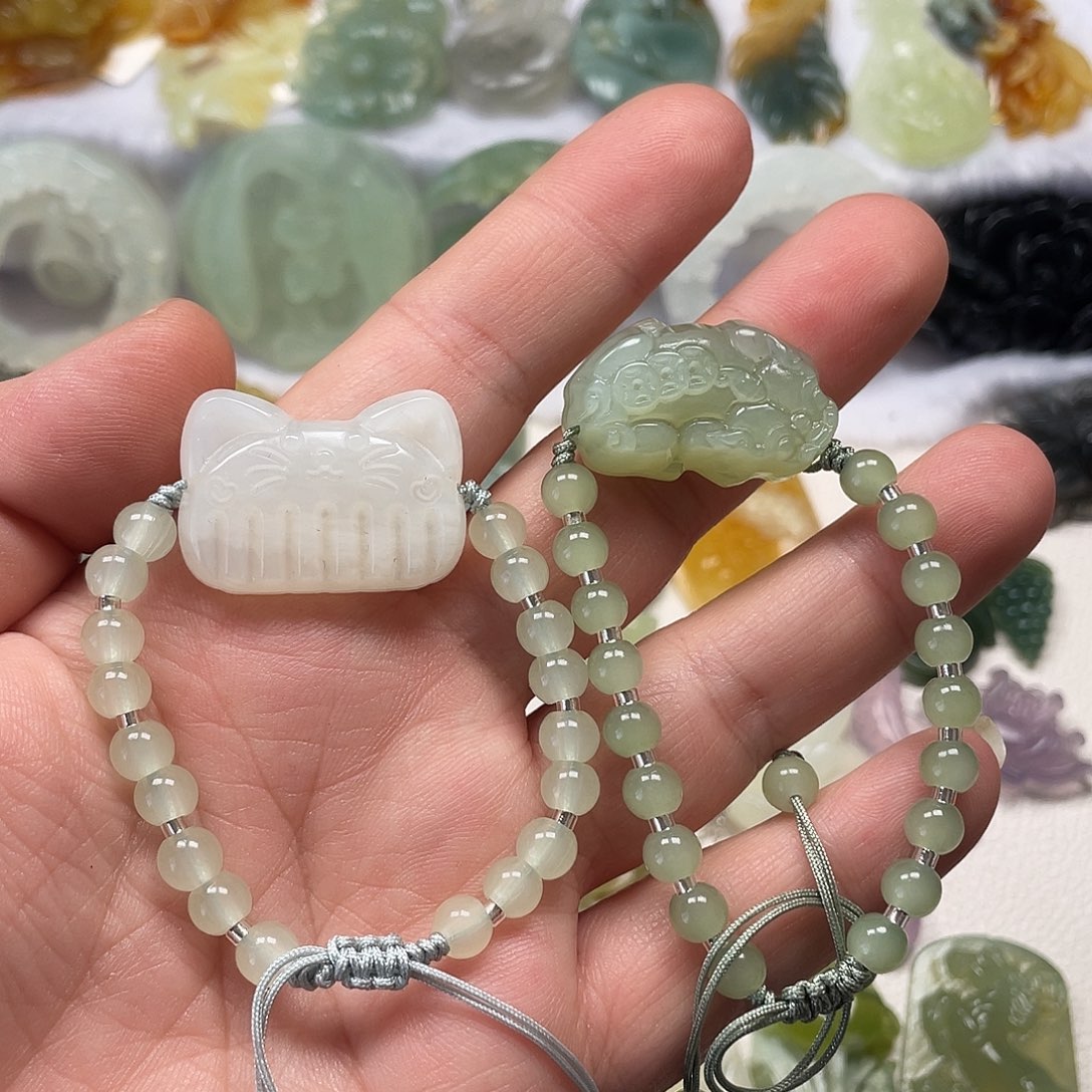 蛇纹石玉未镶嵌颈饰