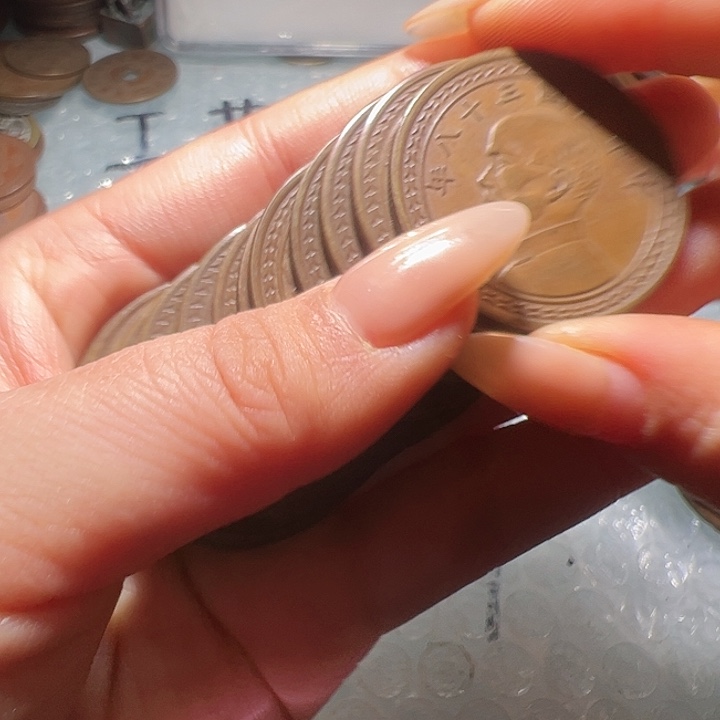 苏***客一起十三妹铜币工艺品摆件