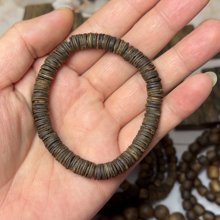 沉香手串D*。奇楠沉香沉水片珠8mm8.1克