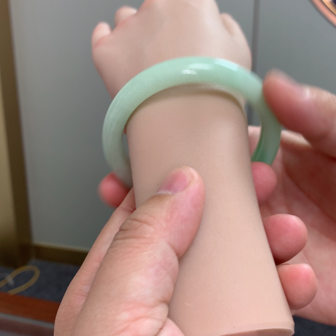 未镶嵌手镯翡翠买断