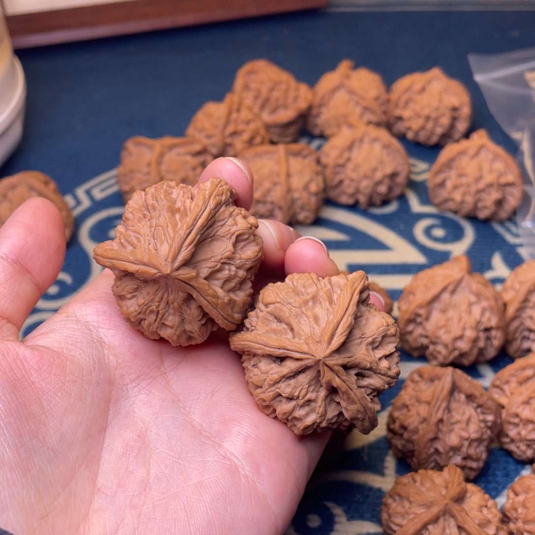 文玩核桃把件小*头玉玺40