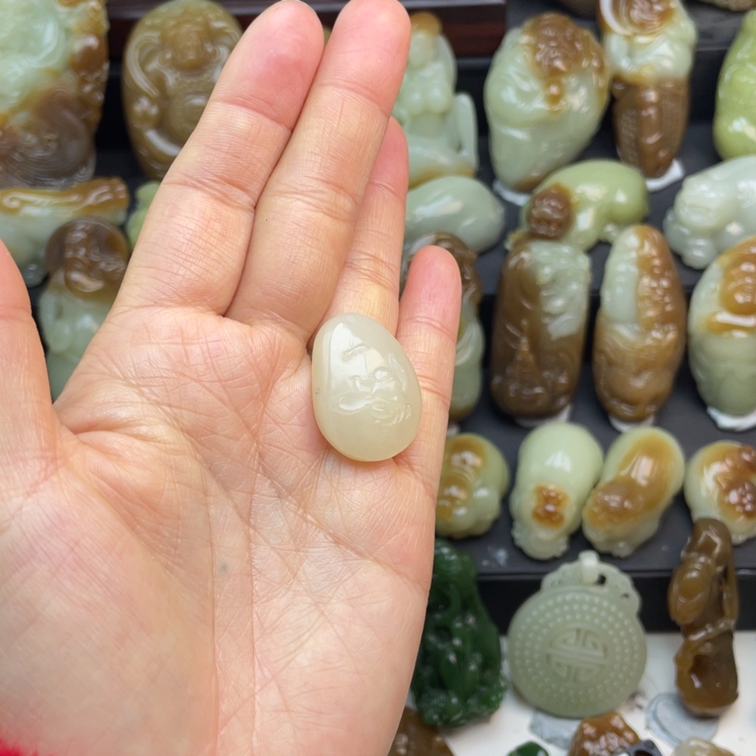 和田玉未镶嵌颈饰