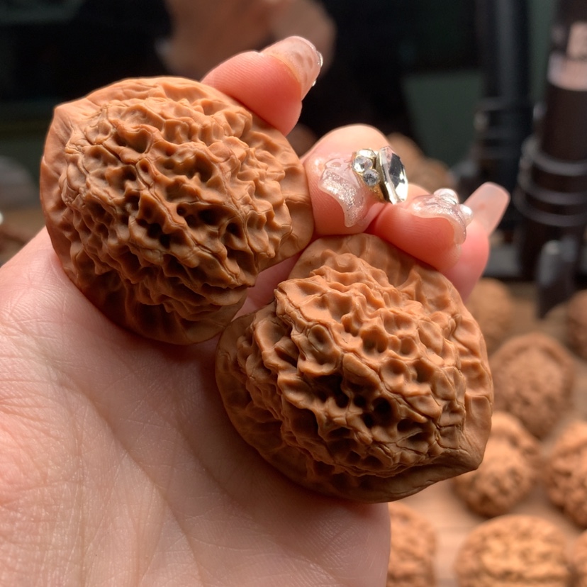 【闪购商品】文玩核桃吊坠超**爸秦岭野生