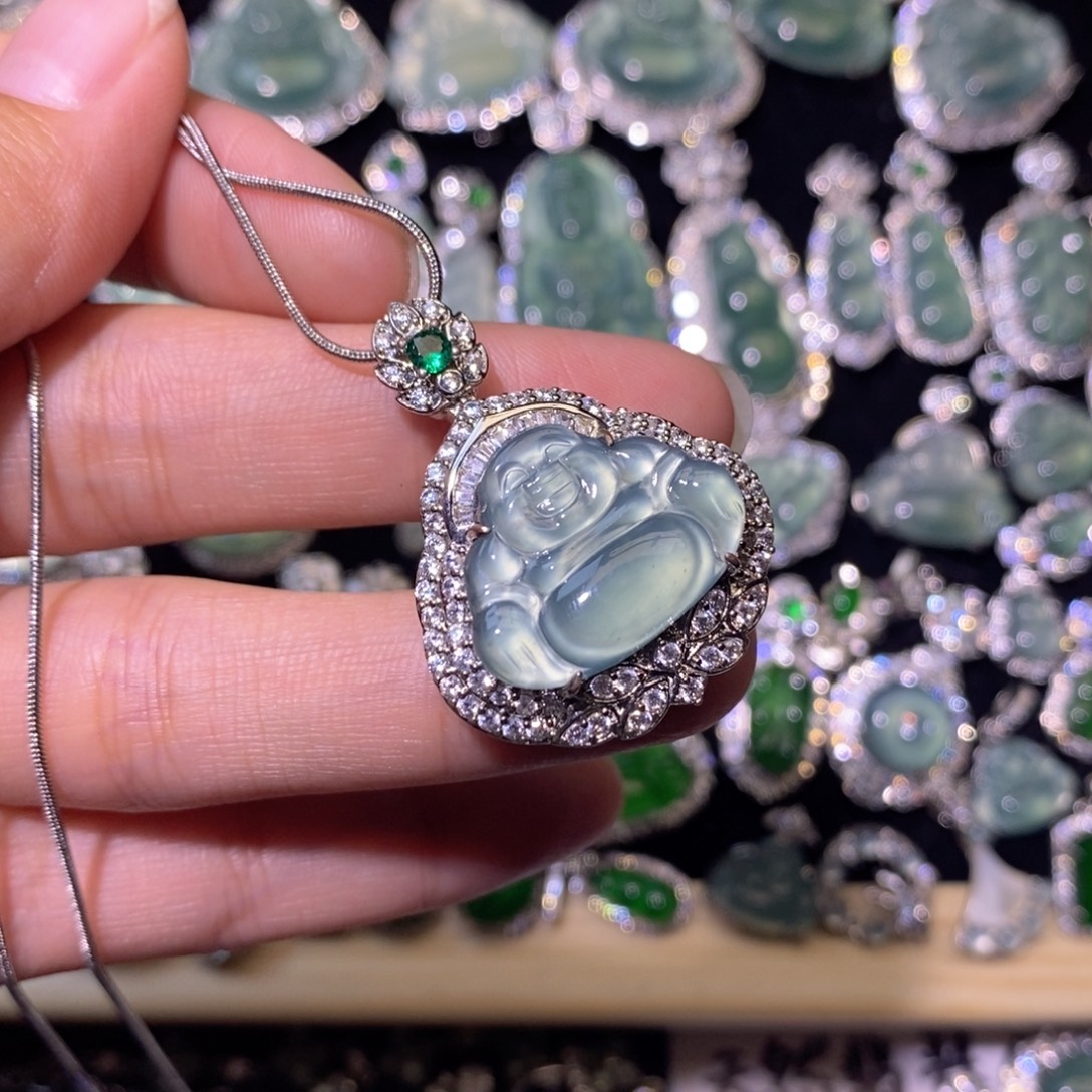 通***人翡翠未镶嵌颈饰天然