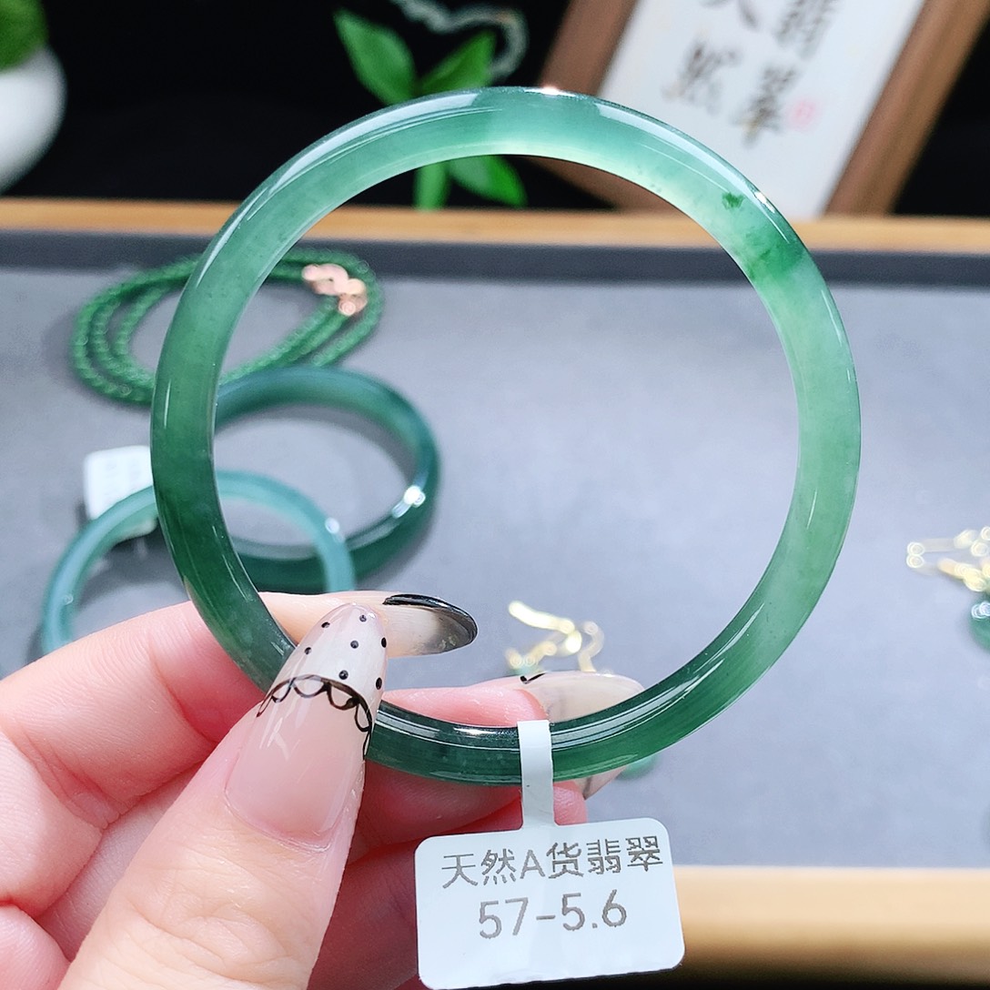 翡翠手镯（圆镯）未镶嵌