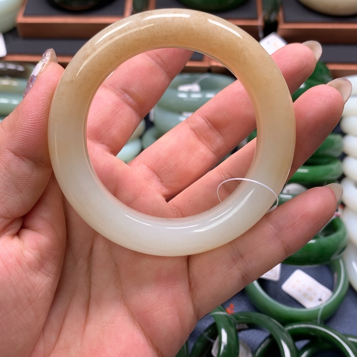 【闪购商品】未镶嵌手镯和田玉
