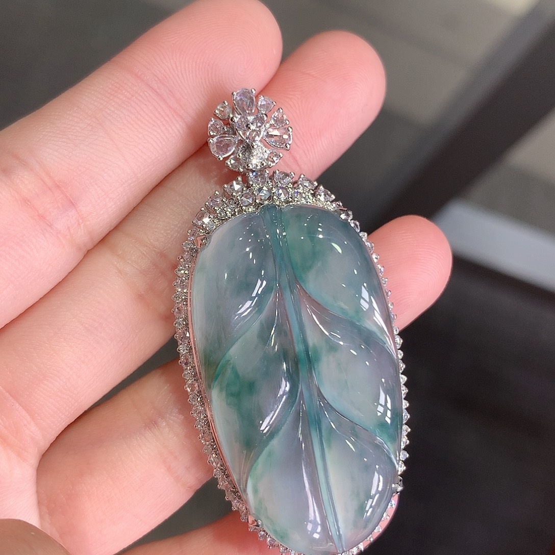 翡翠18K金镶嵌颈饰