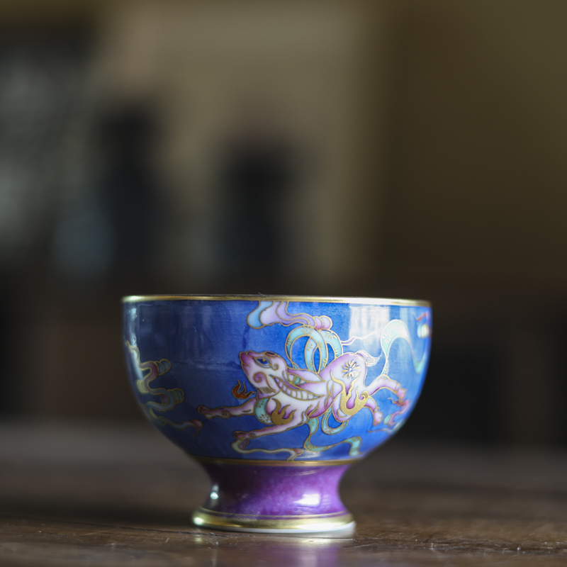 【小田甄陶】华隐姹紫蓝地金绘高脚腰鼓仙兔杯（华隐S0308）