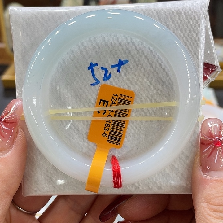 翡翠手镯未镶嵌翡翠手镯