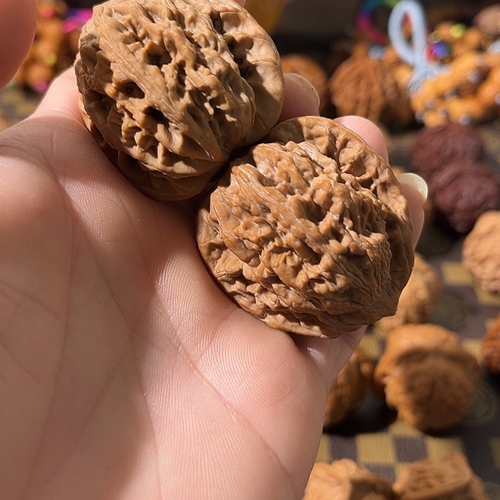 文玩核桃吊坠麦穗虎头