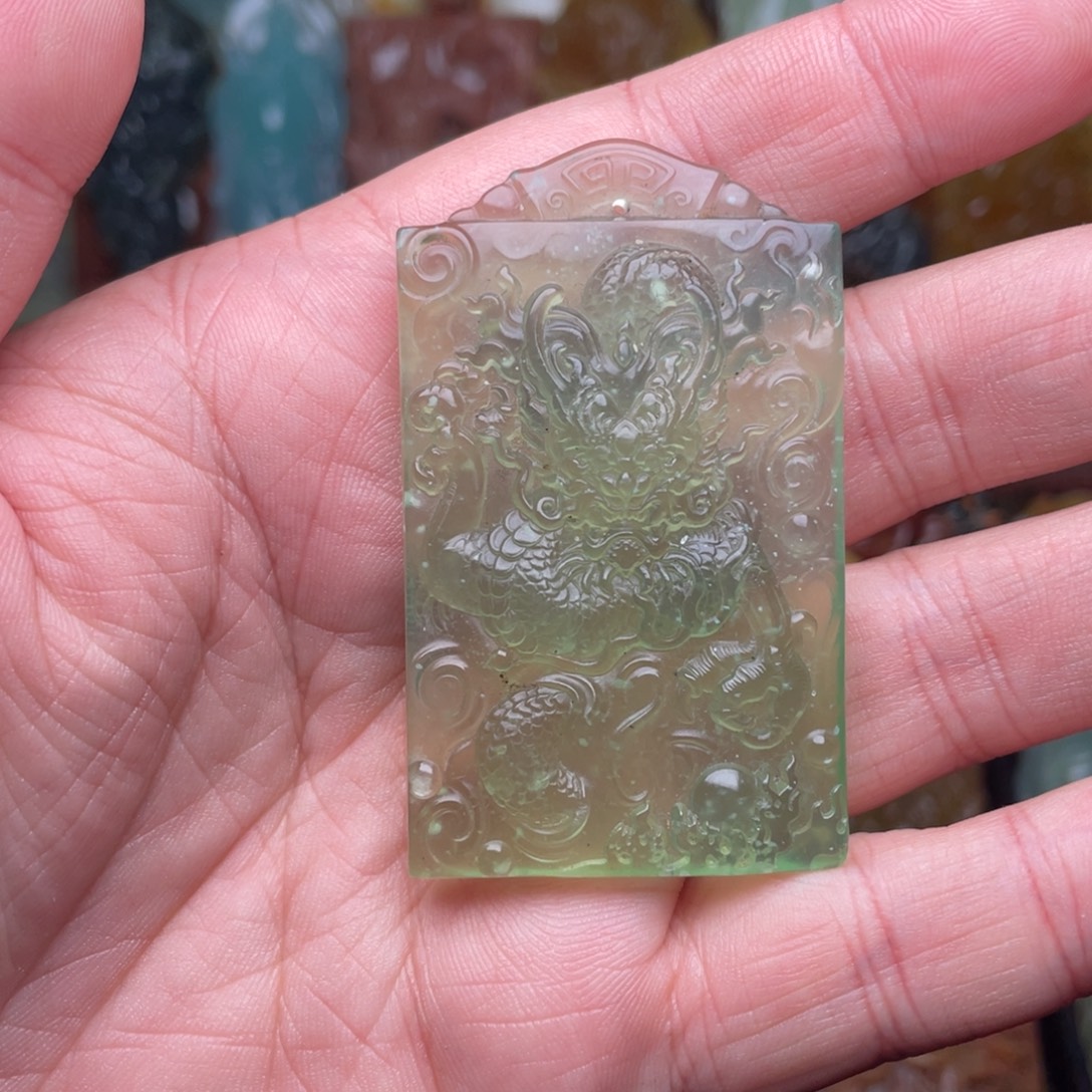 蛇纹石玉未镶嵌颈饰