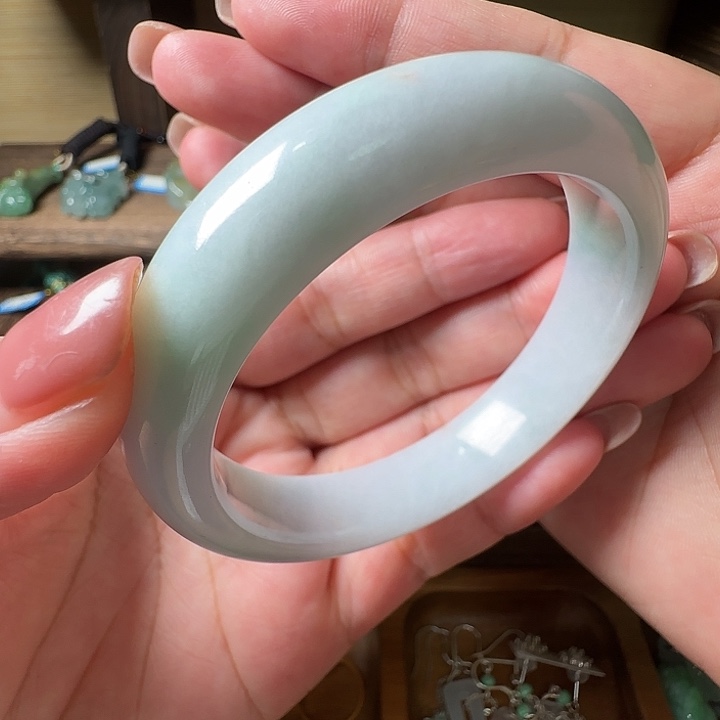 浅***2翡翠未镶嵌手镯翡翠880