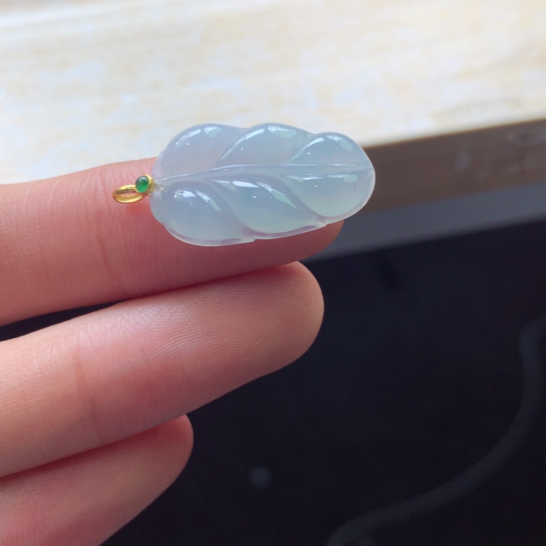 翡翠颈饰18K金镶嵌吊坠