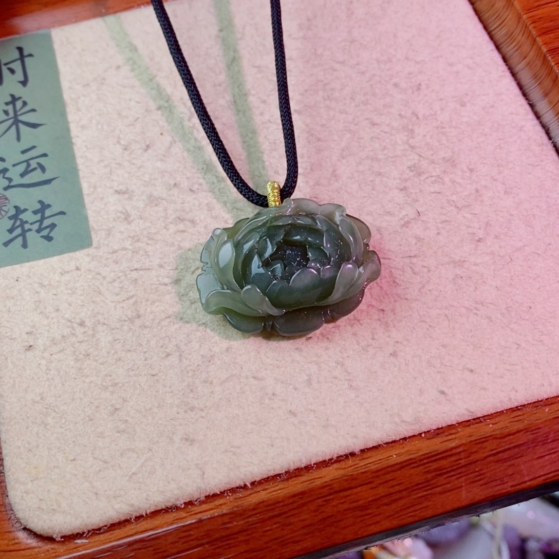 和田玉未镶嵌颈饰葡****?