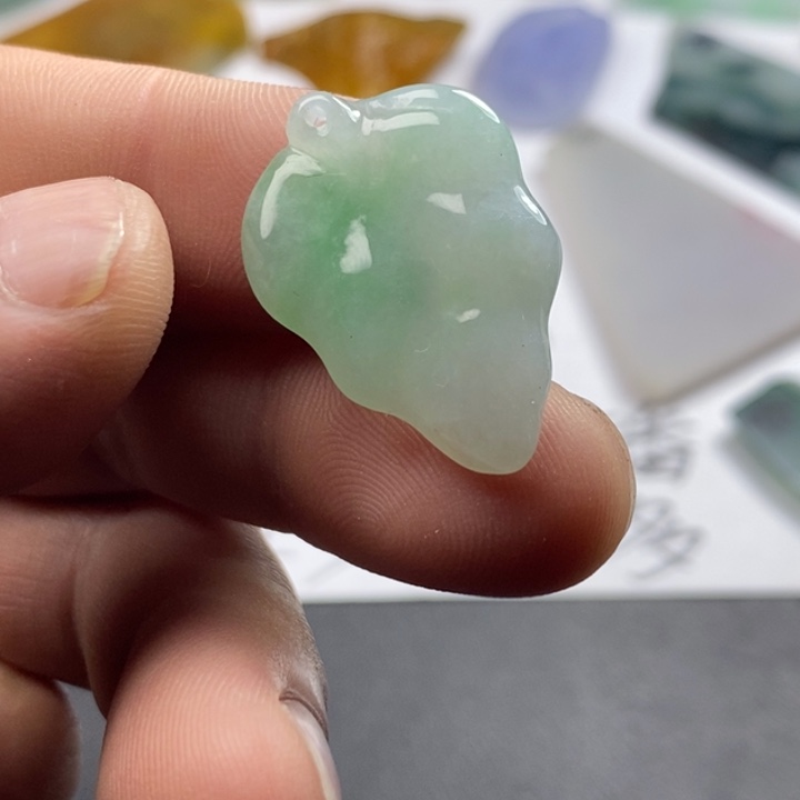 翡翠未镶嵌颈饰无