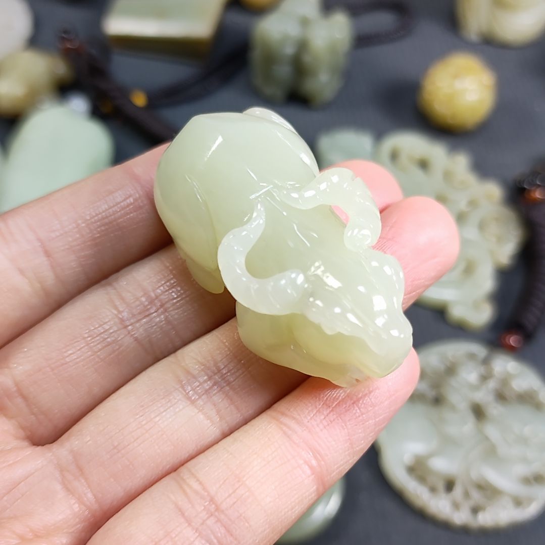 和田玉颈饰未镶嵌