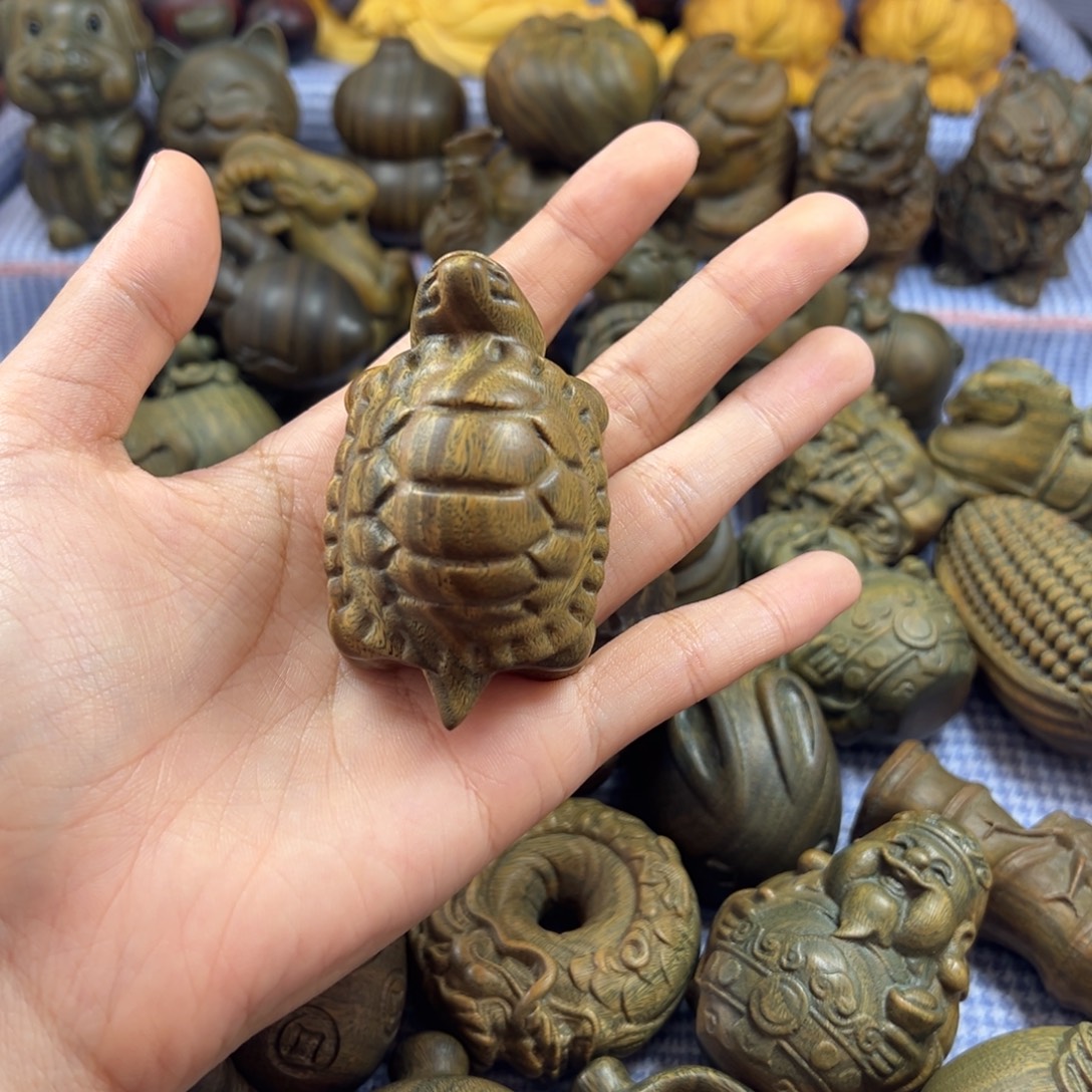 小***、绿檀长寿富甲龟 绿檀