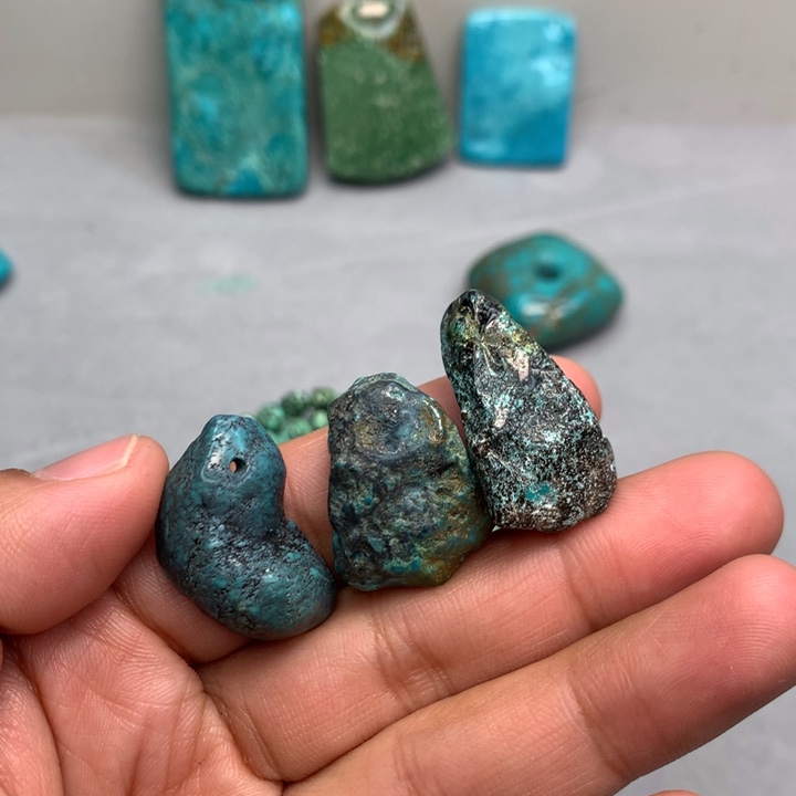 绿松石颈饰未镶嵌