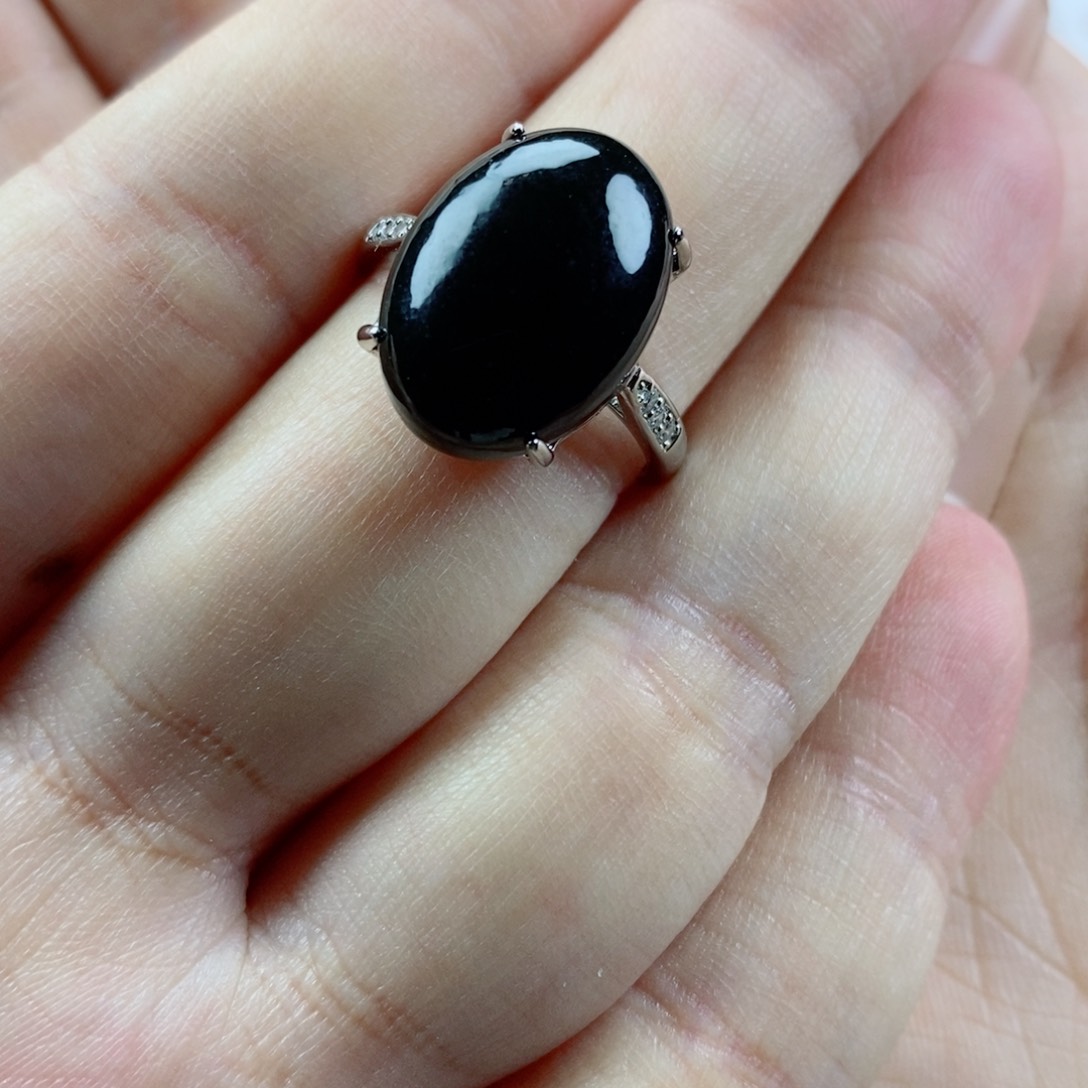 未镶嵌戒指和田玉