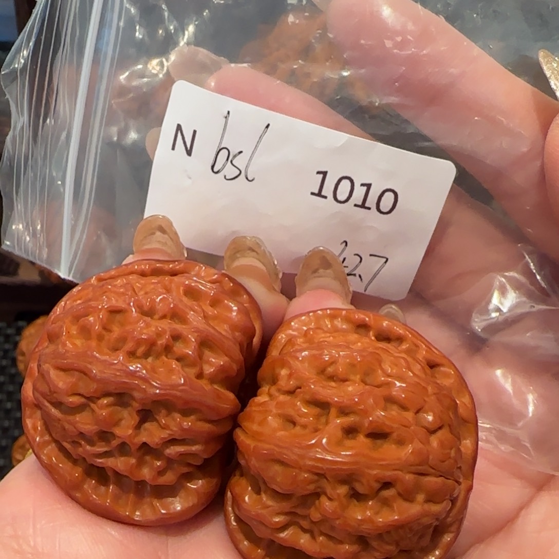 桃核吊坠南****材白狮子42精品