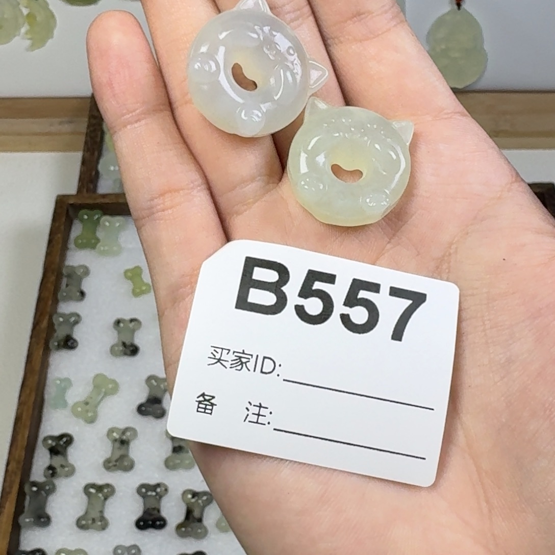 蛇纹石玉吊坠未镶嵌呆*鱼