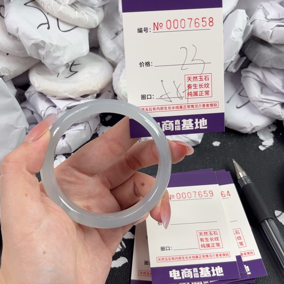 玛瑙/玉髓手镯未镶嵌7658