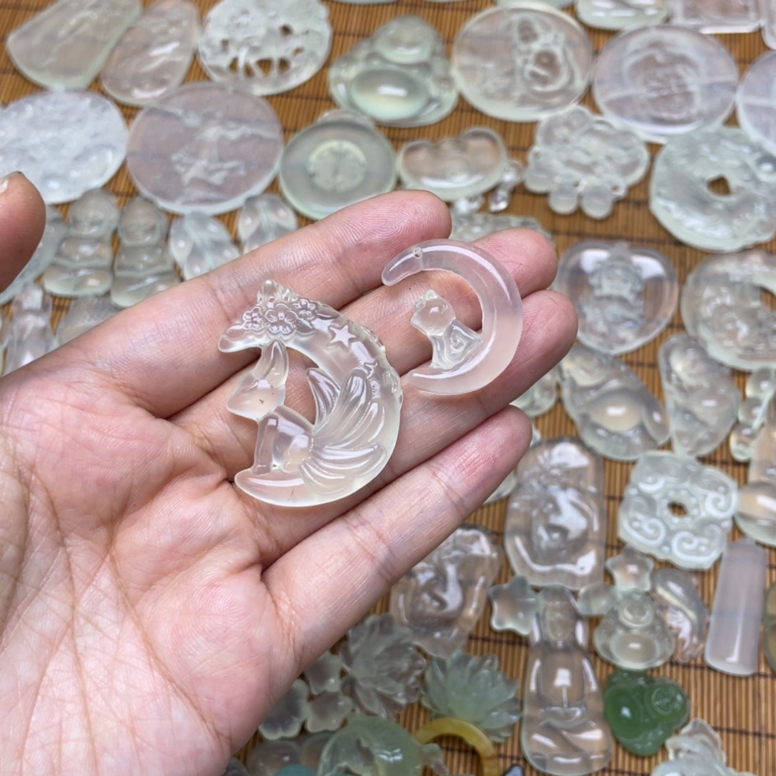 未镶嵌蛇纹石玉颈饰