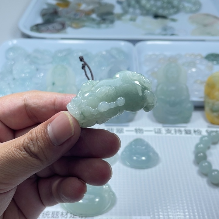 翡翠未镶嵌颈饰翡翠