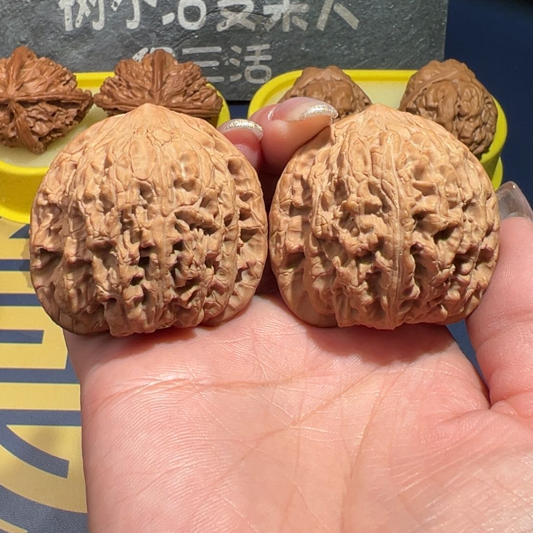 文玩核桃把件绣球44全品毕业