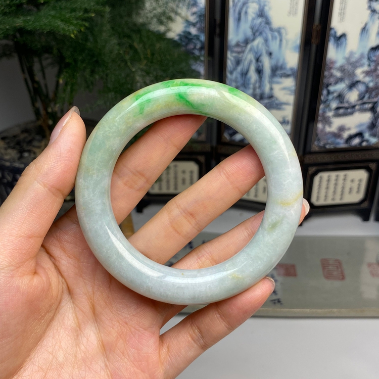55.7飘绿黄加绿圆条手镯 天然翡翠A货手镯