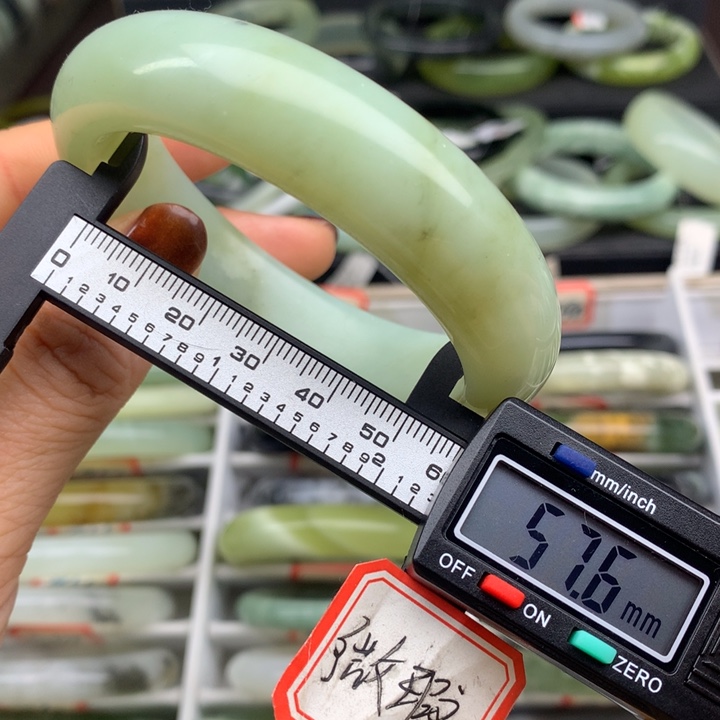 蛇纹石玉未镶嵌手镯982