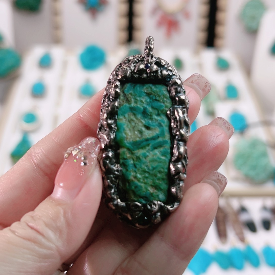 绿松石颈饰未镶嵌