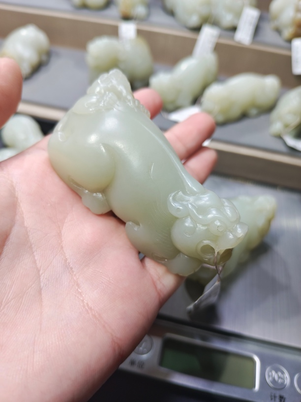 新疆且末料貔貅手把