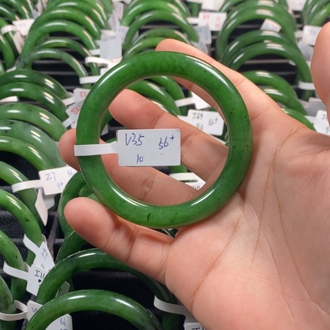 和田玉（碧玉）手镯未镶嵌一**云