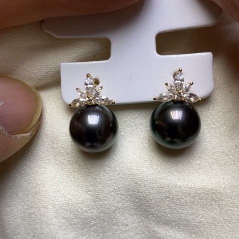18K金镶嵌海水珍珠耳饰