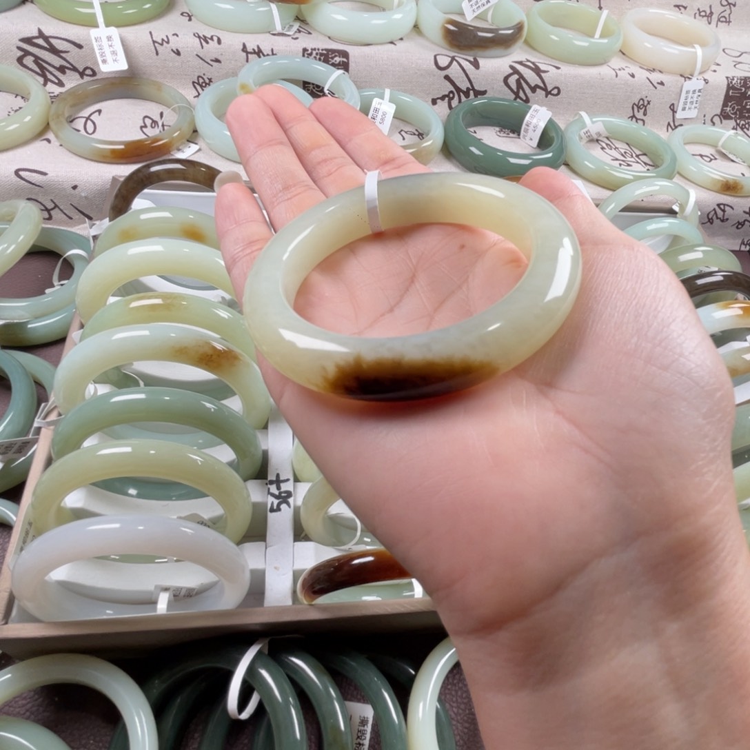 和田玉手镯未镶嵌