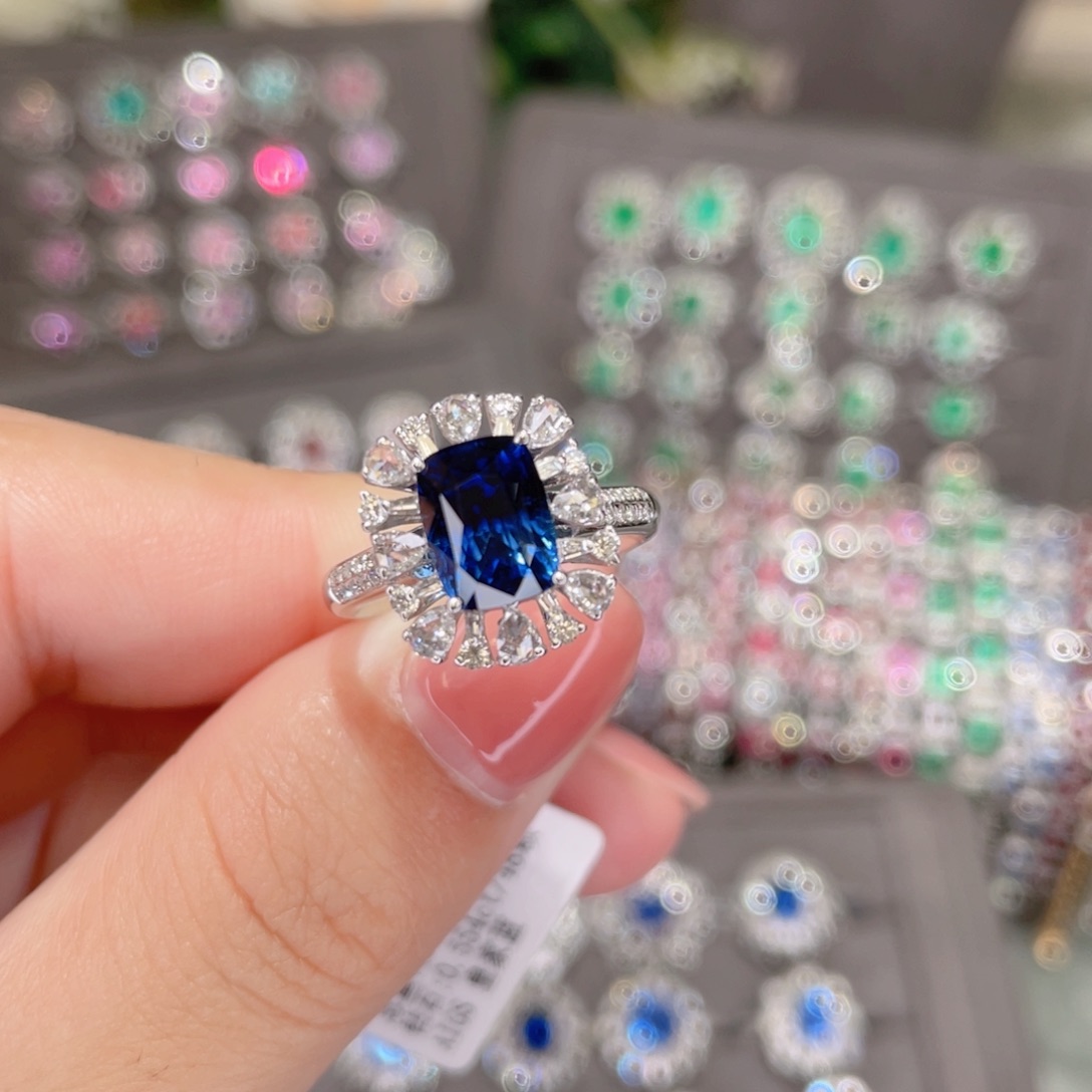 戒指蓝宝石18K金镶嵌3.05Ct