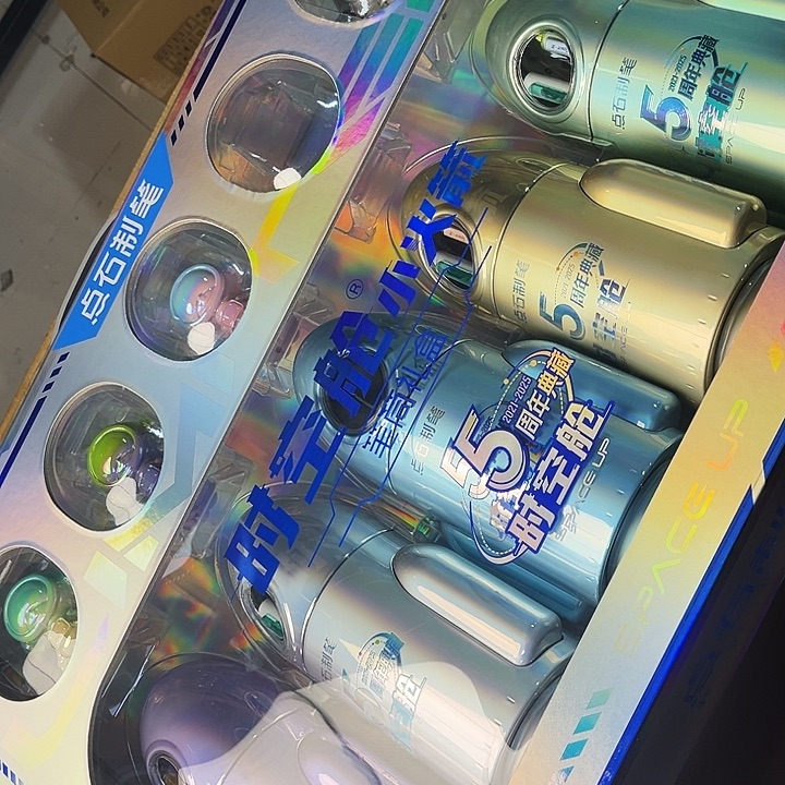 金属笔筒一个（无笔）备注颜色