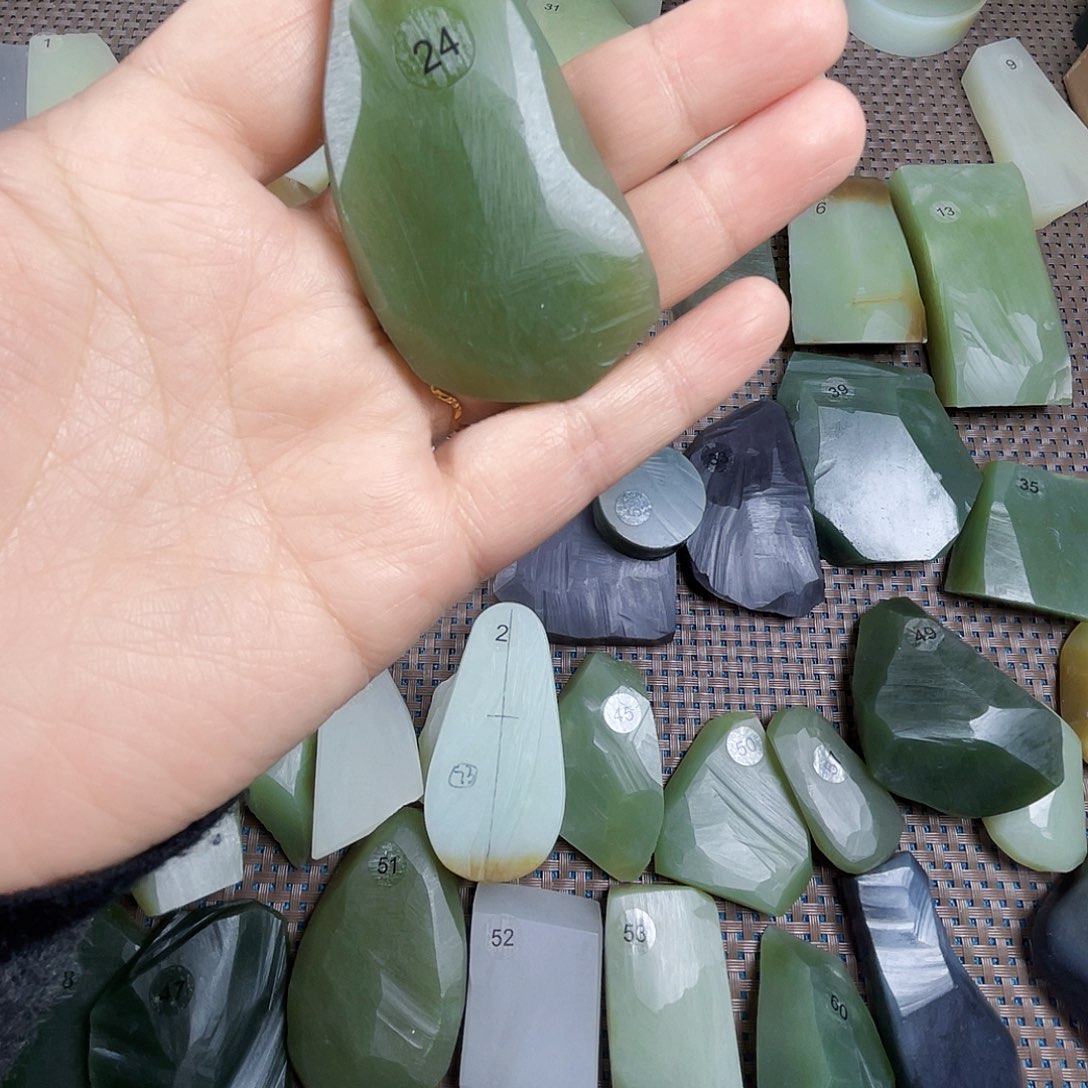 和田玉颈饰未镶嵌?**?