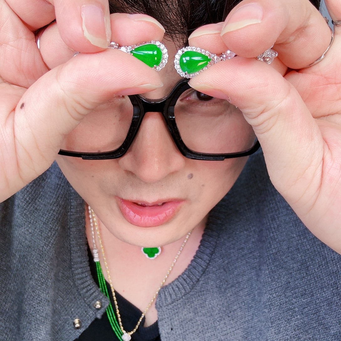 翡翠颈饰未镶嵌一对